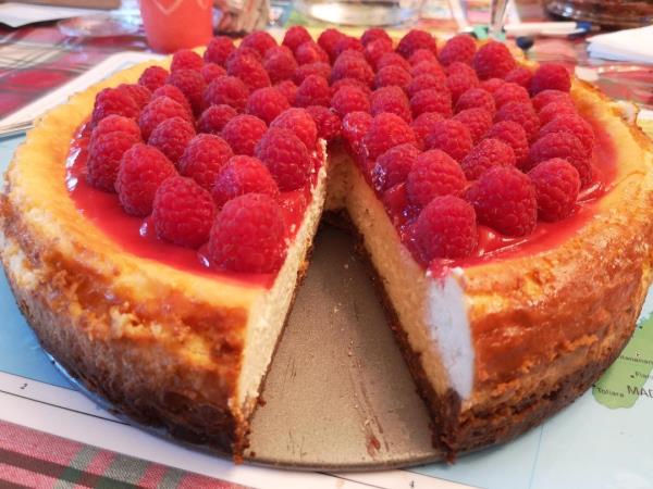 white chocolate raspberry cheesecake | Ally`s Fare